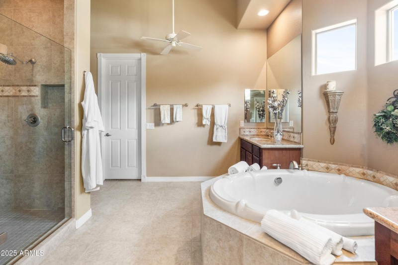 4110 W Oraibi Dr-13.jpg primary bathroom