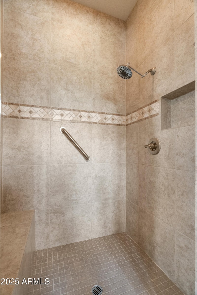 4110 W Oraibi Dr-14.jpg shower