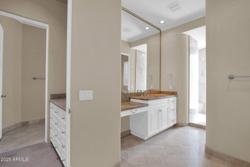 primary bath her side