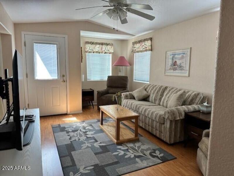 Listing_Living_Roomfacc