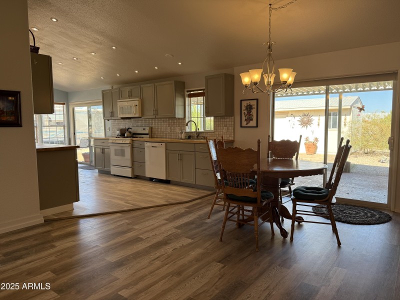 Dining toward Kitchen