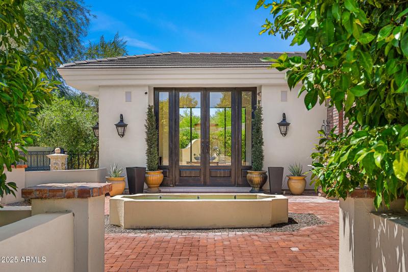 03main entrance courtyard