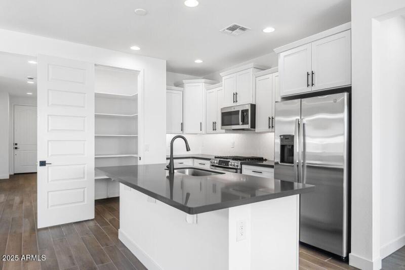 hj-az-phx-cantamia-dolce-lot-30134-kitch