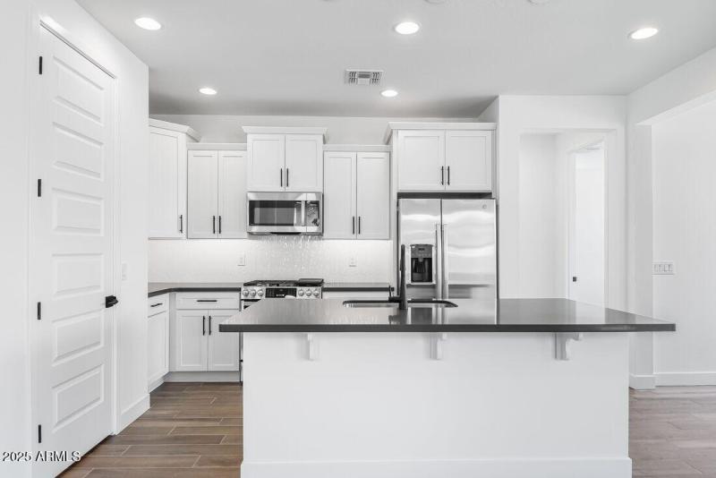 hj-az-phx-cantamia-dolce-lot-30134-kitch