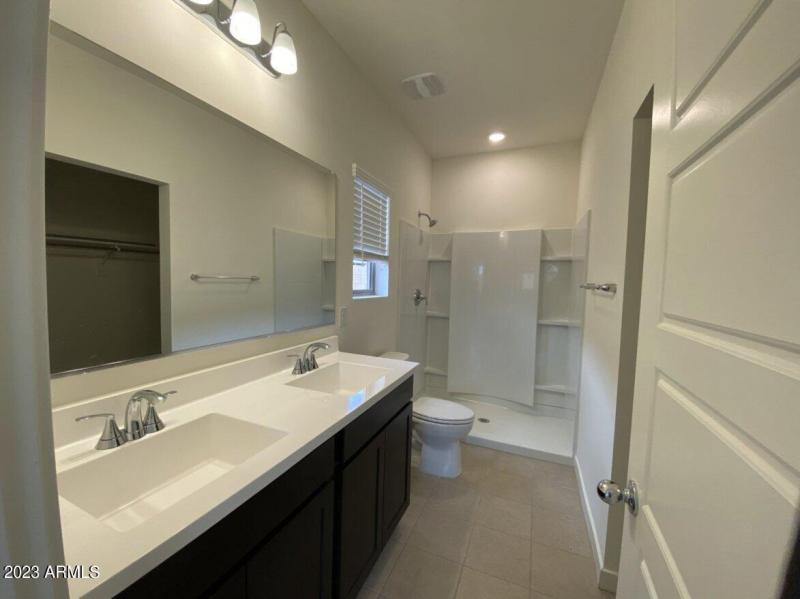 r-3CeUvLQU-97LzDV4H7bg