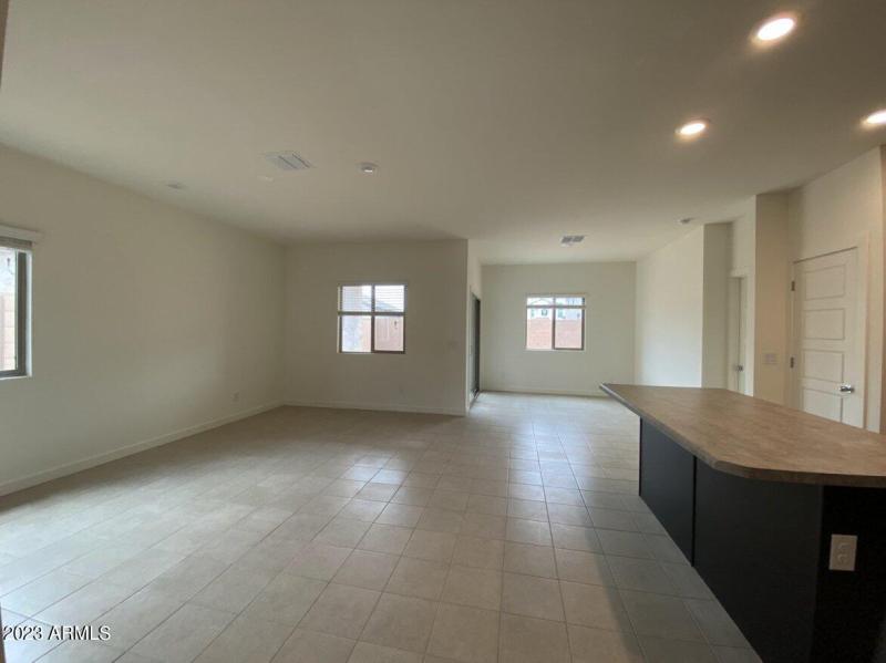 yw5P_BhcRAqOYZL9iSIu-w