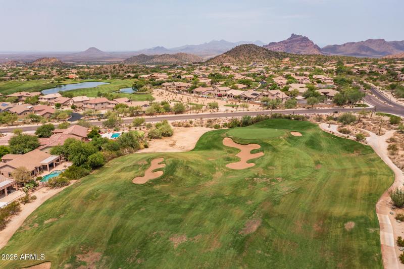 10) Las Sendas Community