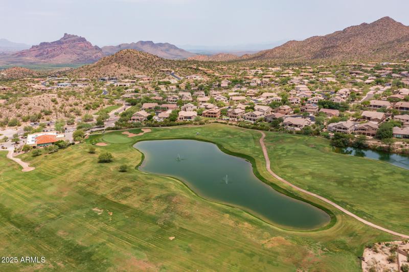 11) Las Sendas Community