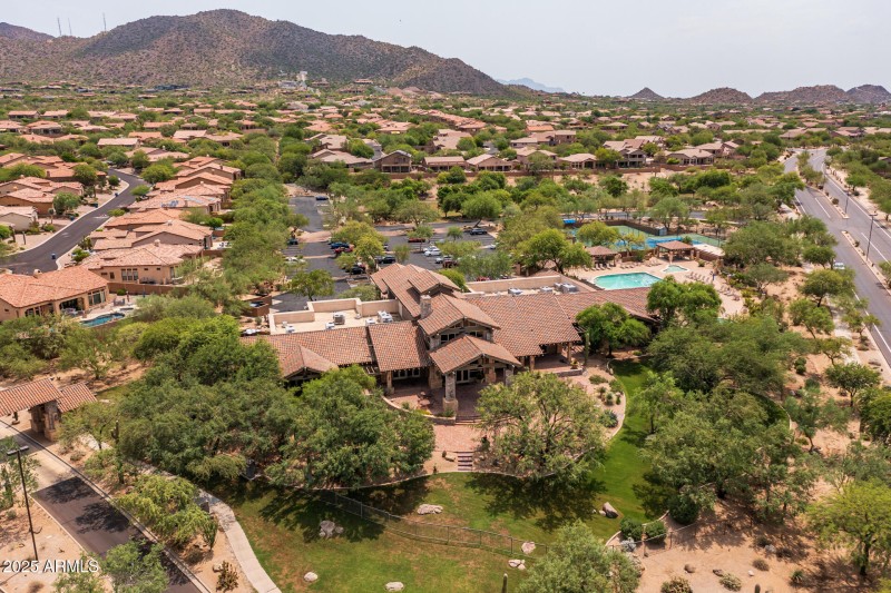 13) Las Sendas Community