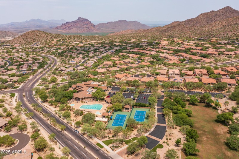 17) Las Sendas Community