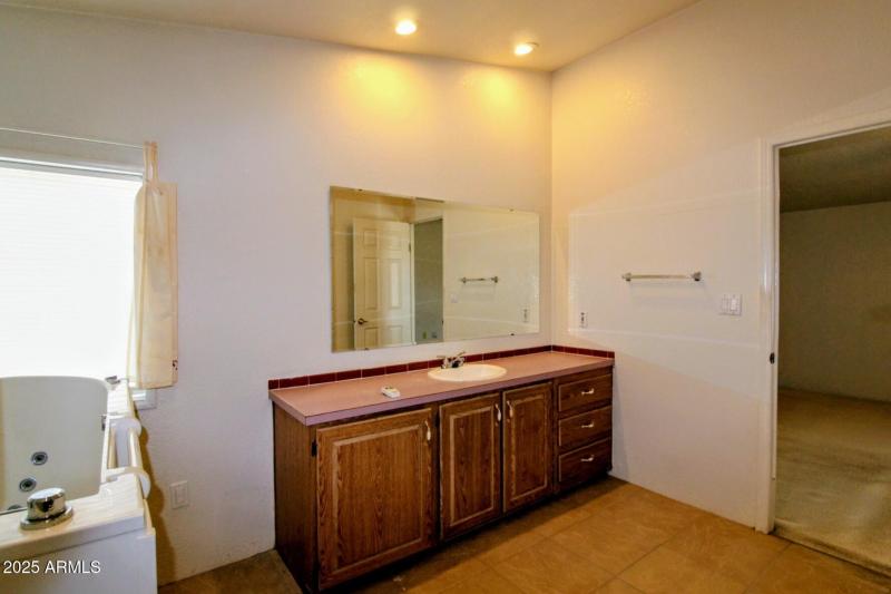 7520c861-627c-4cb4-99b4-042090430637-941