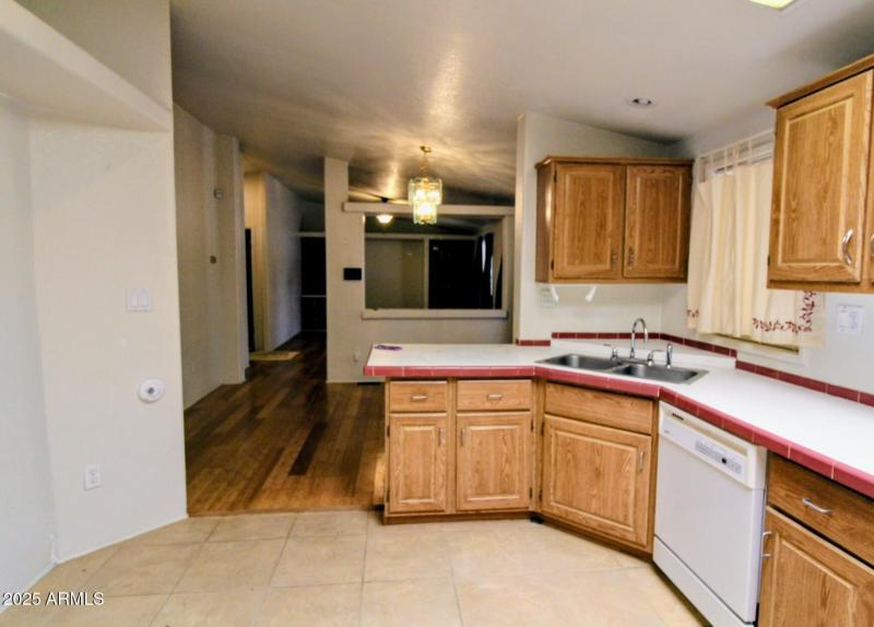 ee047c67-ed2f-42af-98d0-1231eff603e7-0b8