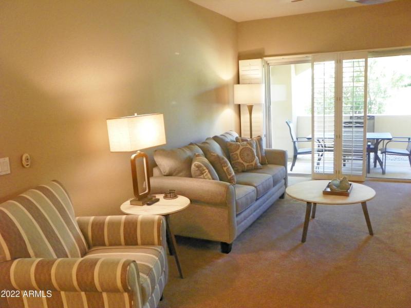 urban vr Family Room