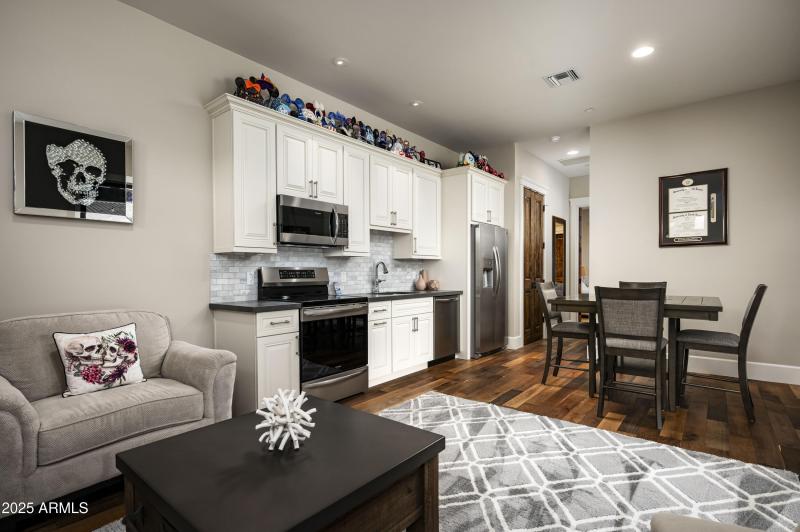 Guest House - Full Kitchen