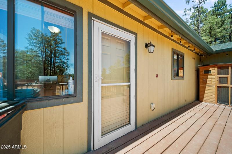 Door going onto back deck