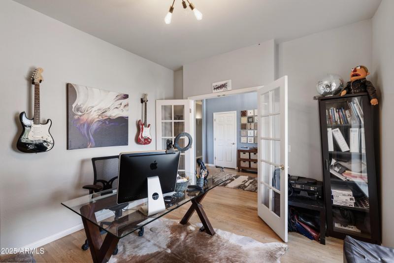 Front bedroom or office