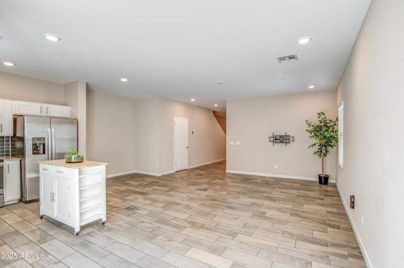 Great Room w Tons of Space