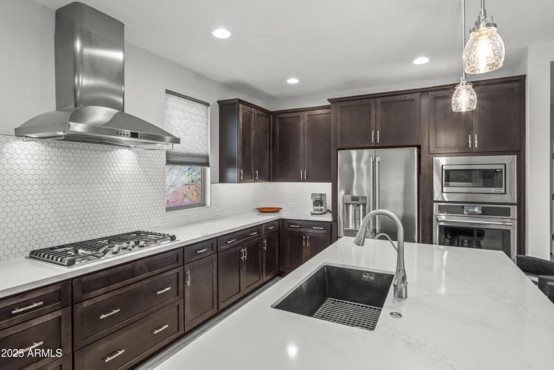 3399 Phantom St00032