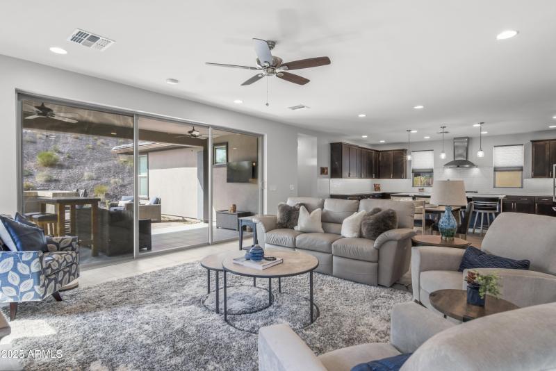 3399 Phantom St00039