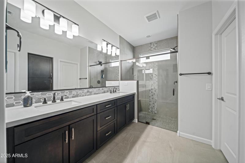 3399 Phantom St00024