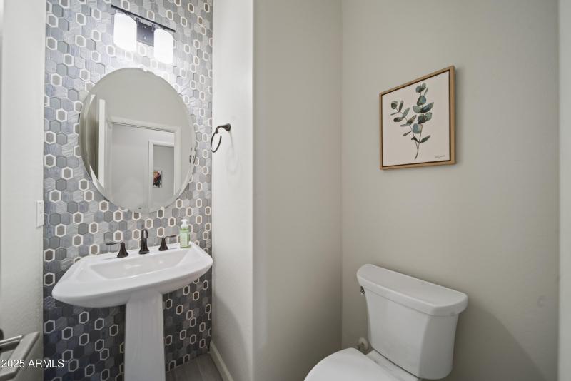 3399 Phantom St00021