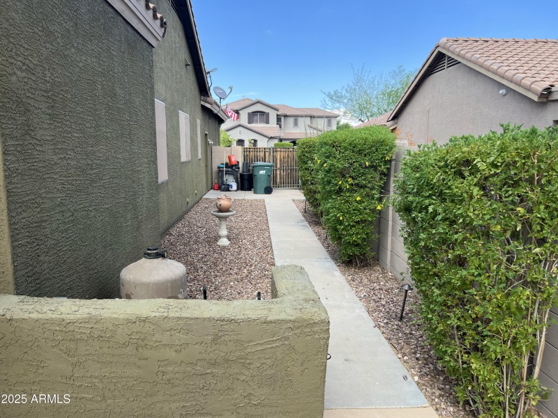 Right side yard from backyard