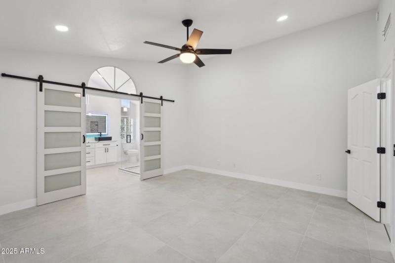 23-web-or-mls-E Estrid Ave-023