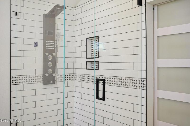 31-web-or-mls-E Estrid Ave-031