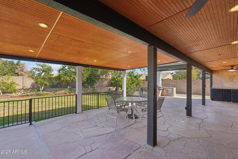 36-web-or-mls-E Estrid Ave-036