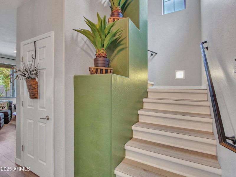 02-Foyer-and-Stairs-(2)