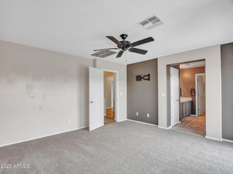 11-Primary-bedroom-(3)