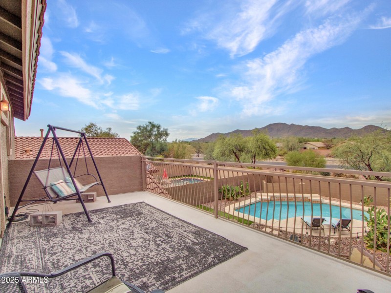 12-Primary-balcony-(1)