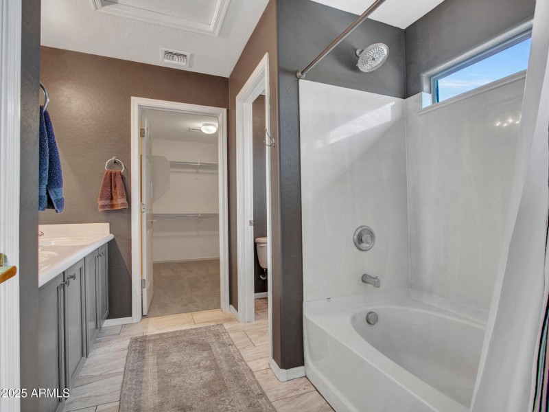 13-Primary-bath-and-wic-(2)