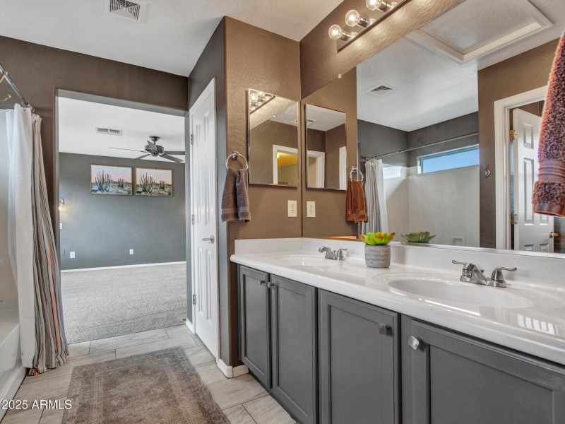 13-Primary-bath-and-wic-(4)