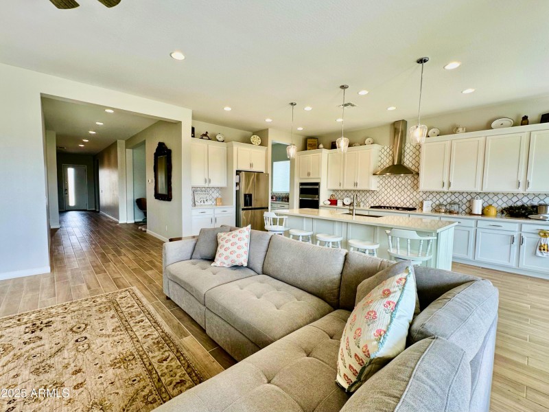 1b8e934c-210e-418d-b596-4144fcfb7bdb