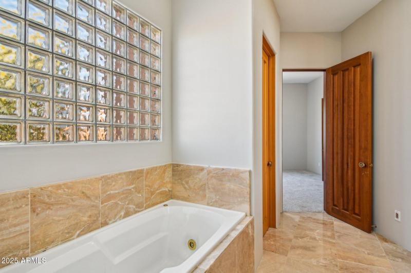 3rd bedroom suite tub