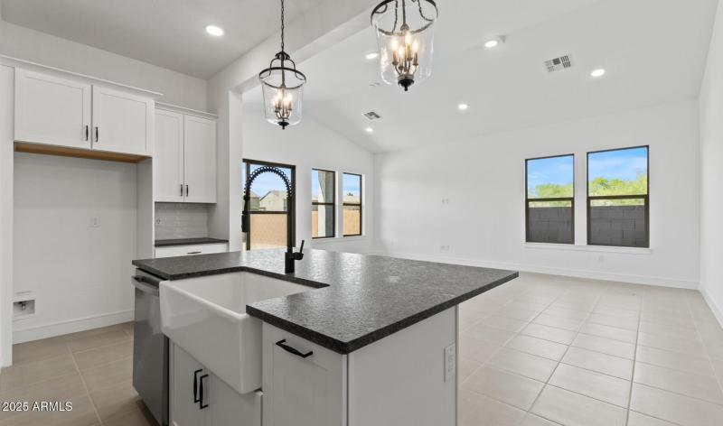 Edgewood Lot #1 Kitchen 4 (Large)