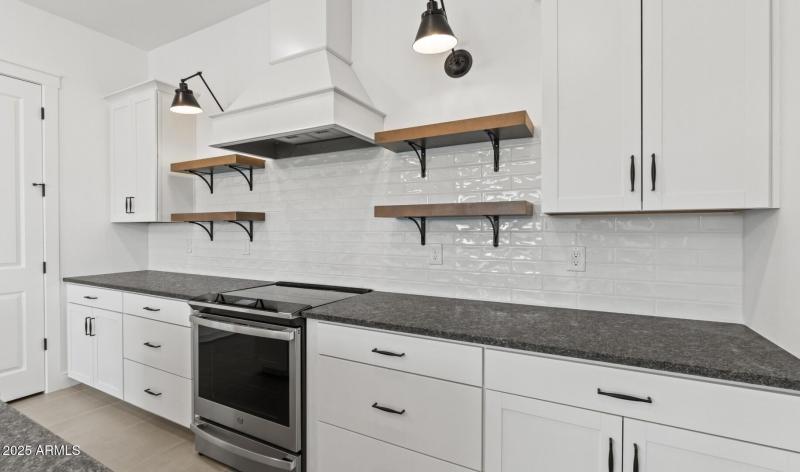 Edgewood Lot #1 Kitchen 3 (Large)