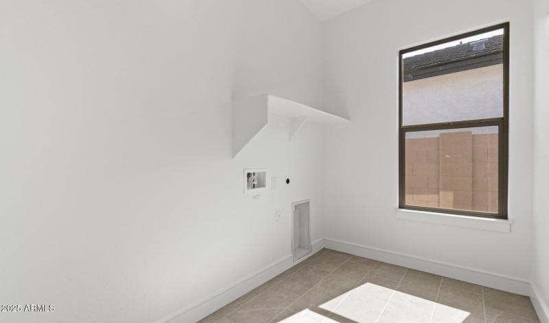 Edgewood Lot #1 Laundry (Large)