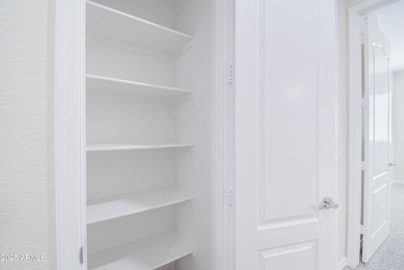 Linen - Lots of Storage!