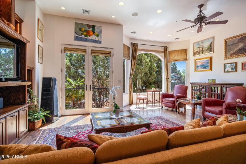 JL_90ViaDelViento-interiors-CommonAreas-