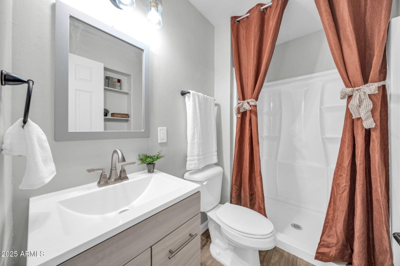 4301 E Bluefield Ave-25