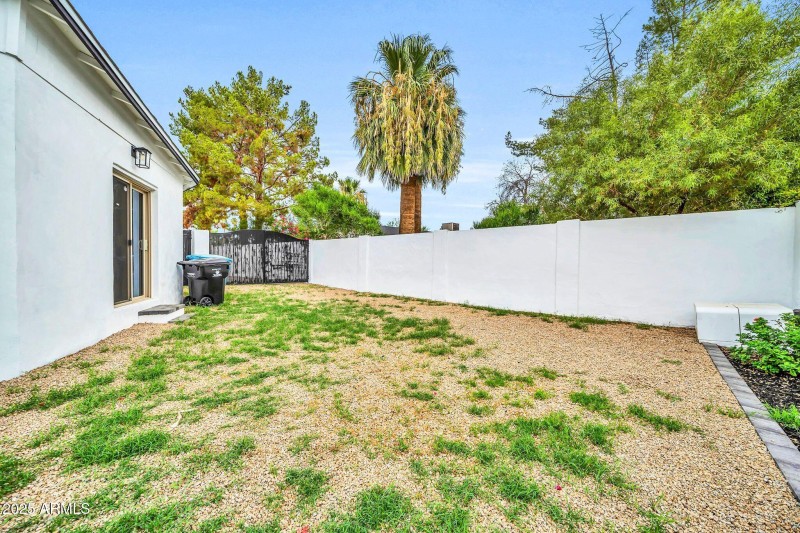 4301 E Bluefield Ave-30