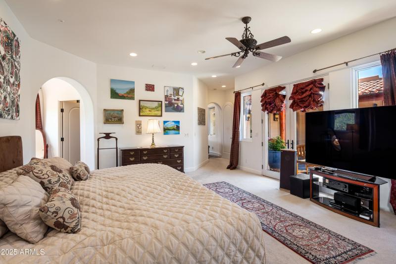 JL_90ViaDelViento-interiors-PrimarySuite