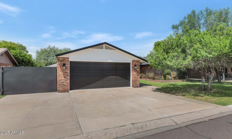 4642 N 31st St-large-006-024-TOD6247-150