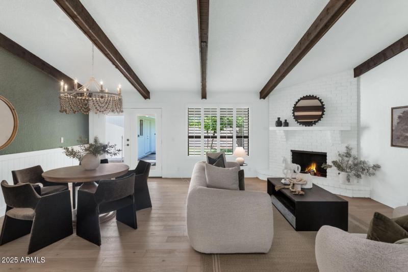 4642 N 31st St-large-009-022-TOD6172-150