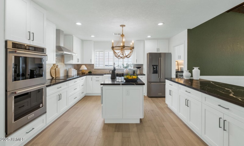 4642 N 31st St-large-015-015-TOD6198-150