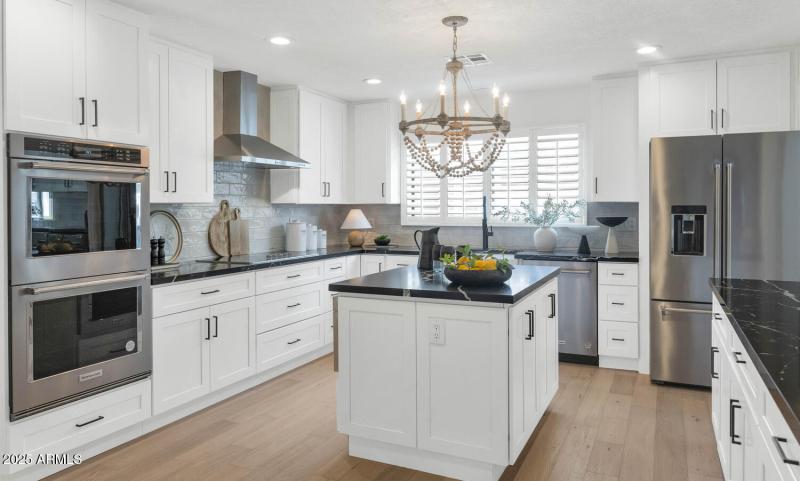 4642 N 31st St-large-016-007-TOD6202-150