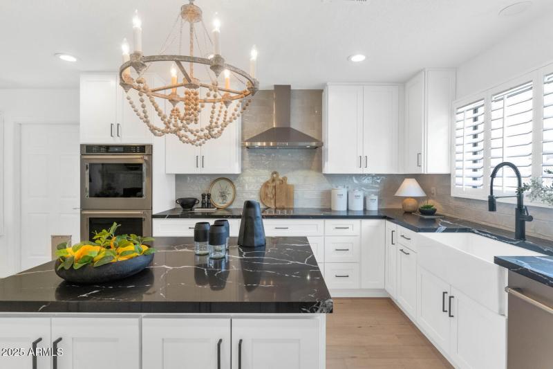 4642 N 31st St-large-018-008-TOD6203-150