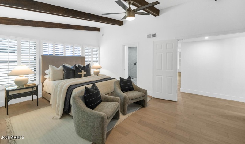 4642 N 31st St-large-021-034-TOD6215-150